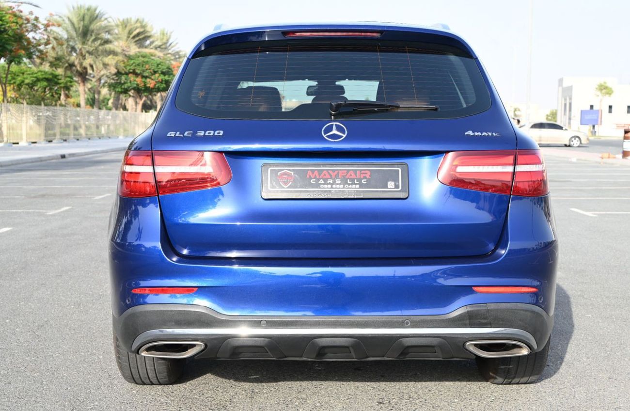 مرسيدس بنز GLC 300 4MATIC 2.0L