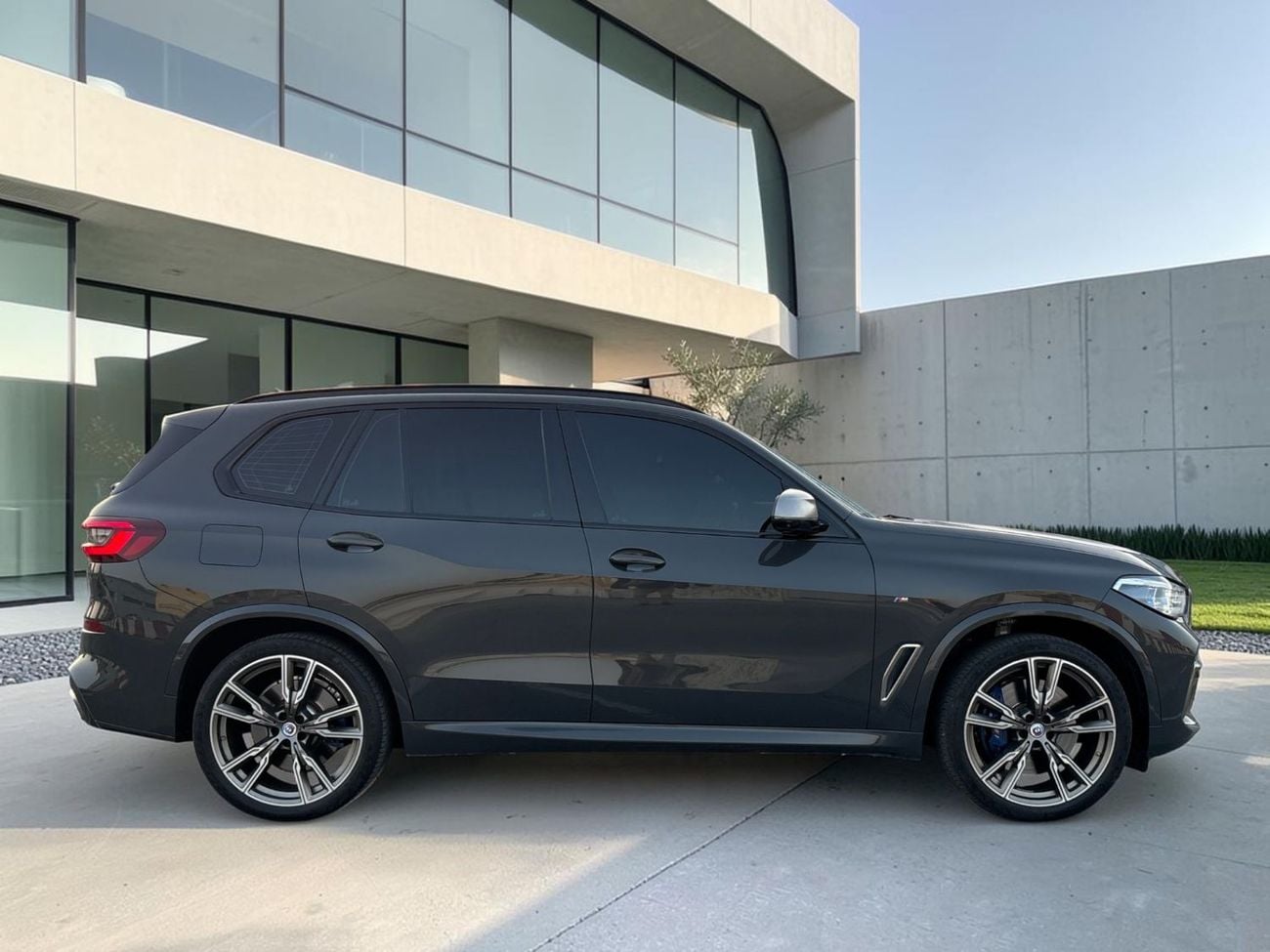 BMW X5 M50i 4.4L AED 4,304 P.M | 0% DOWN PAYMENT | BMW X5 M50I | 2023 | AGENCY SERVICE CONTRACT | FULL AGEN