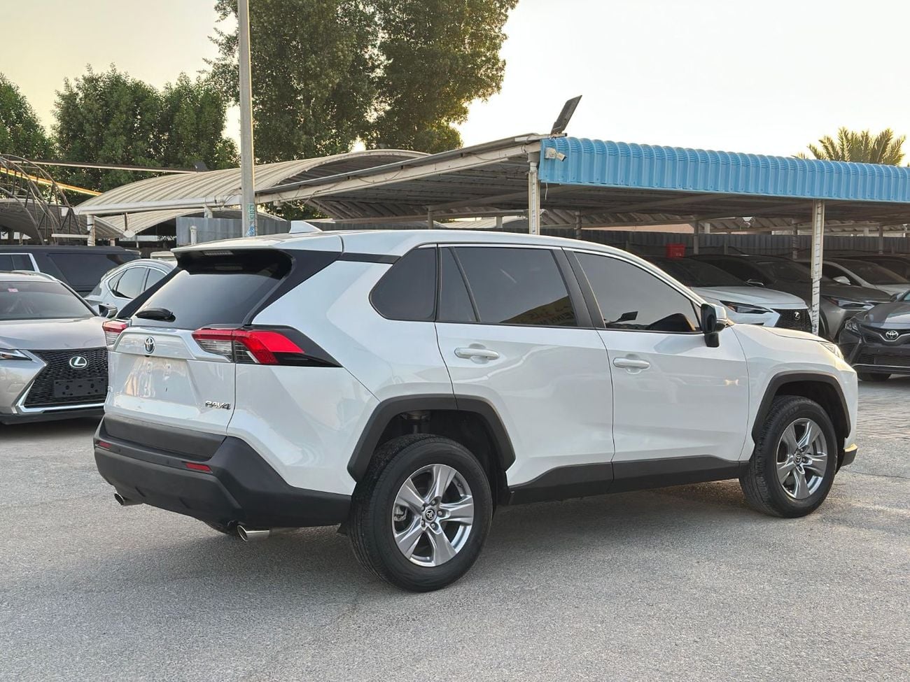 Toyota RAV4 LE