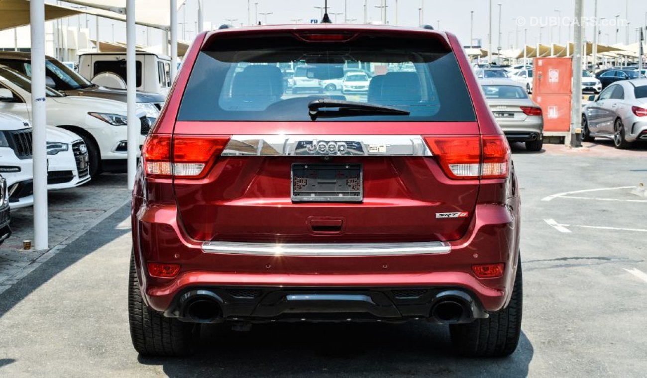 Jeep Grand Cherokee Jeep Grand Cherooke 2013 6.4 SRT Gcc Specefecation Very Clean Inside And Out Side Without Accedent N