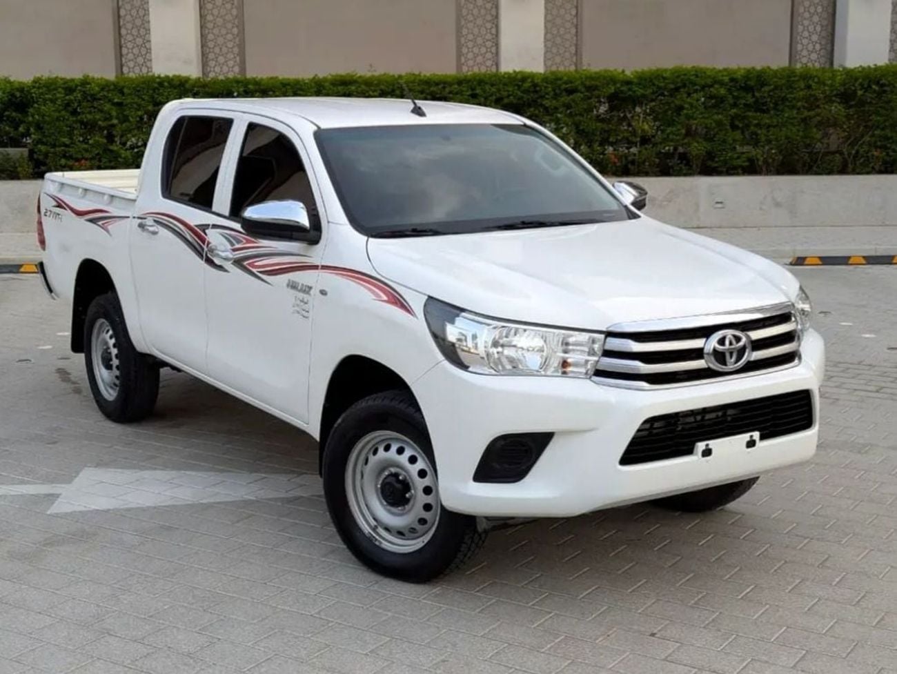 Toyota Hilux GL Toyota Hilux 2022MODEL 2.7 petrol 4 cylinder 4x4 Double cab Colour white interior Red Transmissio