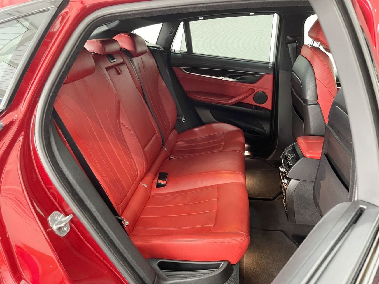 BMW X6 50i M SPORT LUXURY V8 4.4L-8CYL ORIGINAL PAINT - FULLY AGENCY MAINTAINED. AGMC-DUBAI
