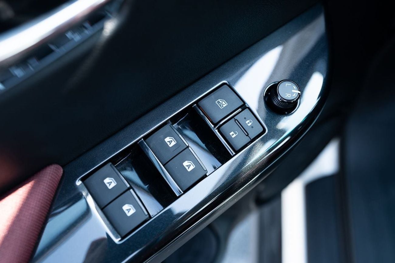 تويوتا هيلوكس SGLX 2.7L Petrol Double Cabin Automatic Transmission 4x4 2026