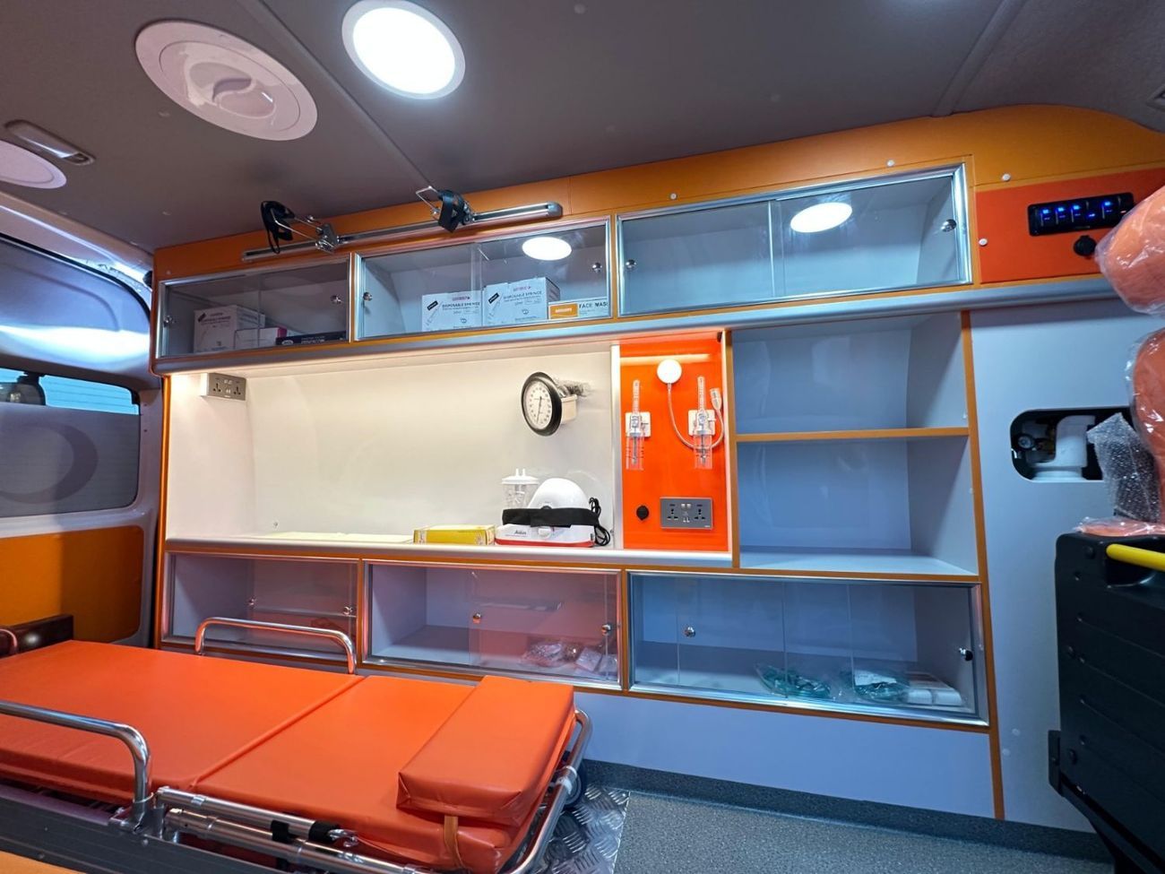 تويوتا هاياس 2.7L VAN HIGH ROOF AMBULANCE P MT