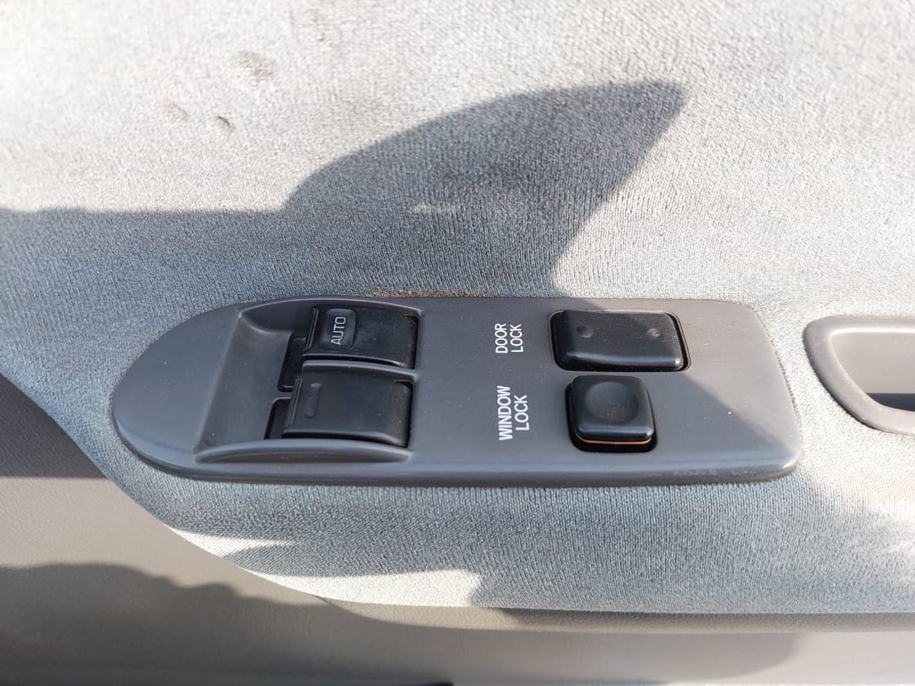 Toyota Hiace TOYOTA HIACE VAN RHD 2002 MODEL 2.4 L PETROL MANUAL(PM01410)