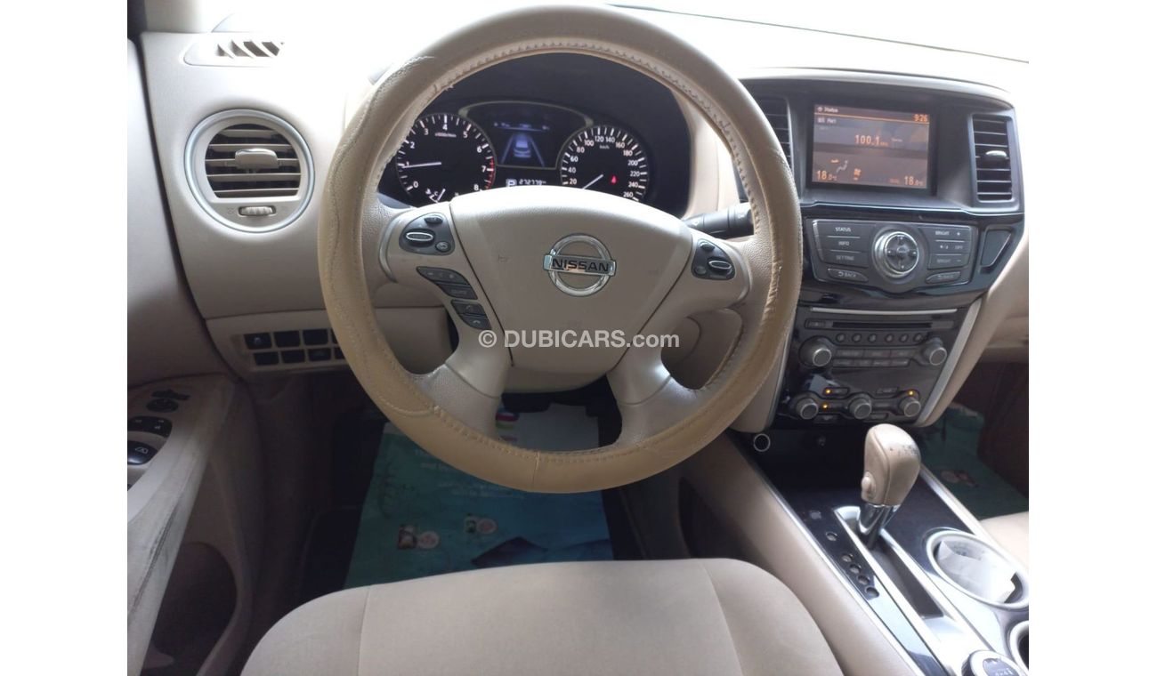 Nissan Pathfinder NISSAN_PATHFINDER_2014_CLEAN_NO_ACCIDANTS_GOLD