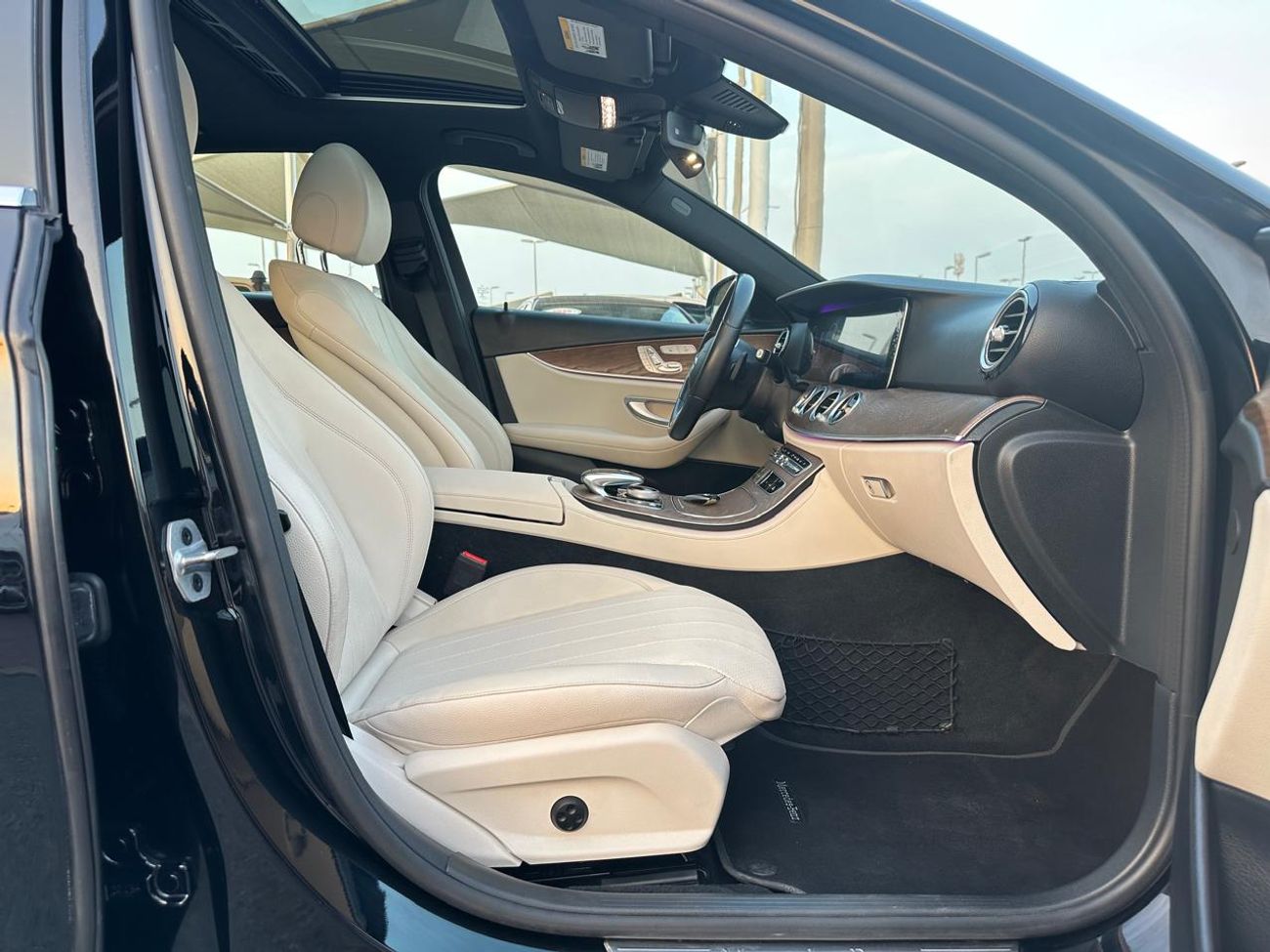 Mercedes-Benz E300 Mercedes E300 _American_2019_Excellent Condition _Full option