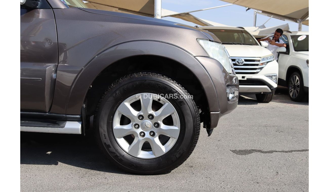 Mitsubishi Pajero GLS Mid ACCIDENTS FREE - ORIGINAL PAINT - GCC - MID OPTION - PERFECT CONDITION INSIDE OUT