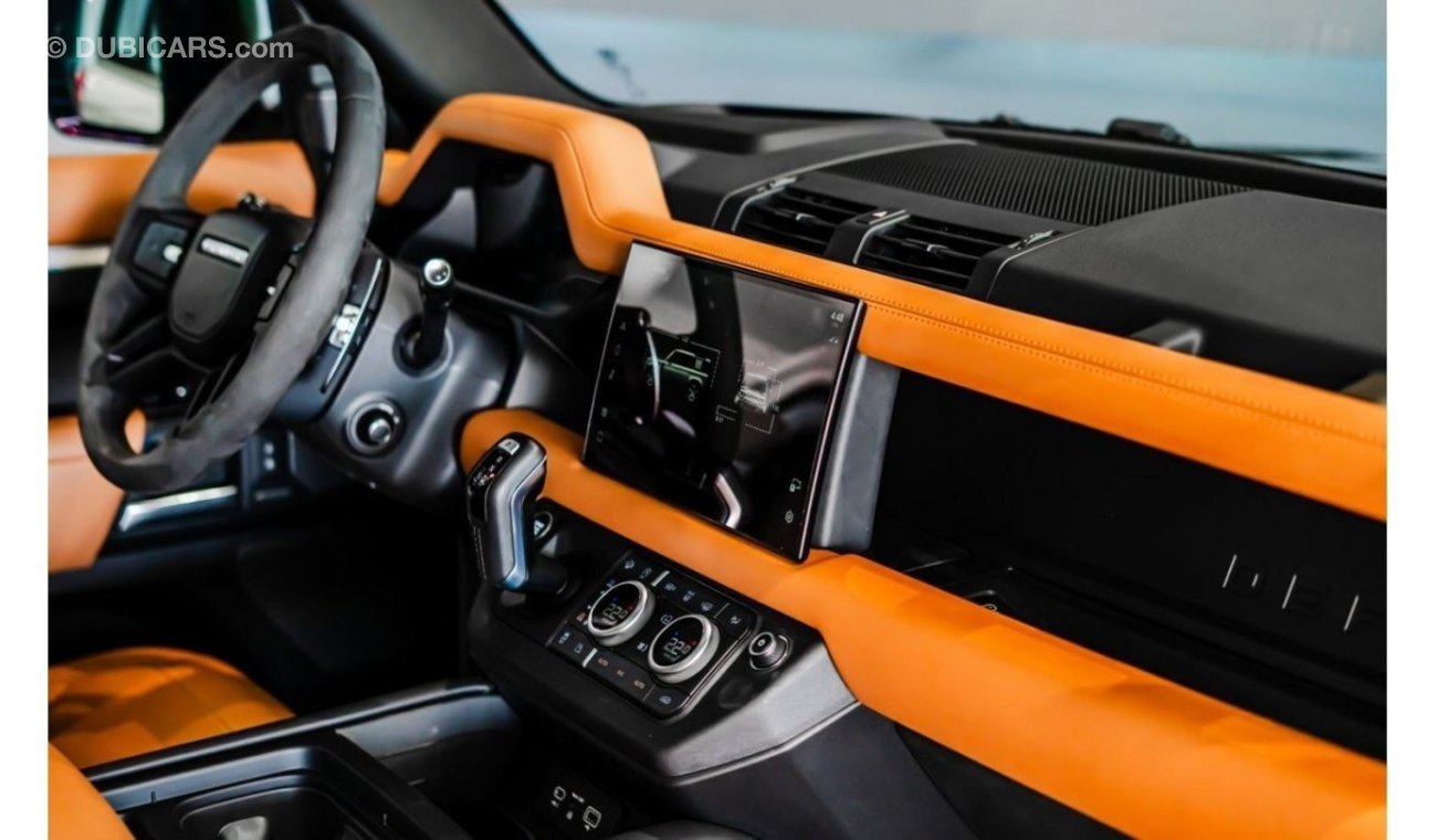 لاند روفر ديفندر 2023 URBAN Defender V8, 2027 Land Rover Warranty, Low KMs, GCC