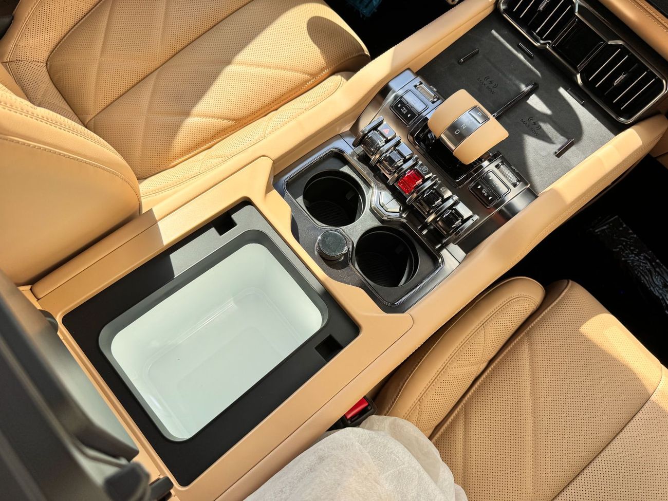 BYD Leopard 8 BYD Leopard 8 Luxury - 7 Seats - Electric Side Step -  2025 Brand New - With WARRANTY