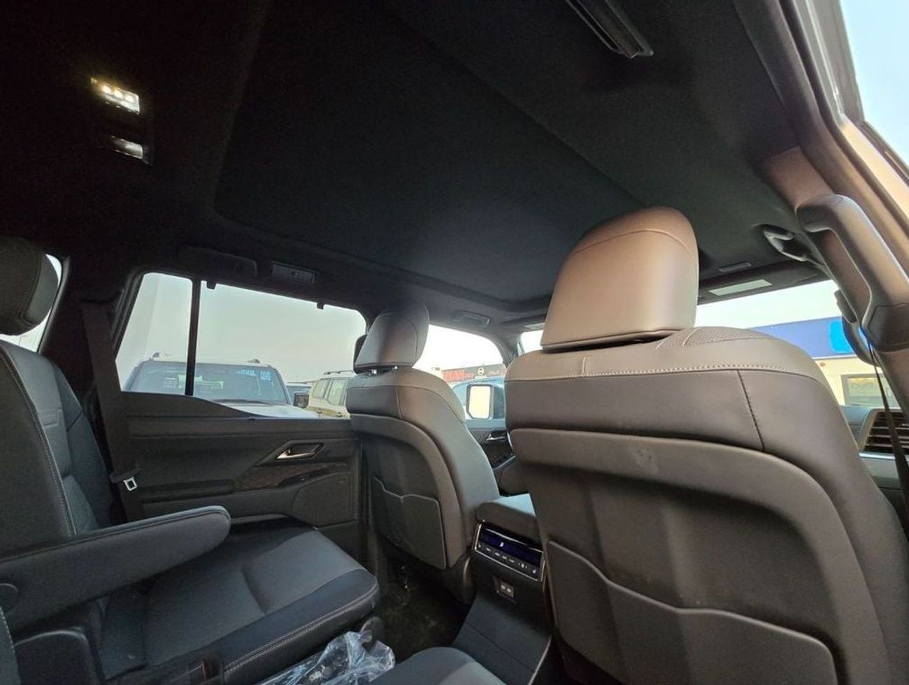 لكزس GX550 Luxury + 6 Seater Full Option  * Export Price *