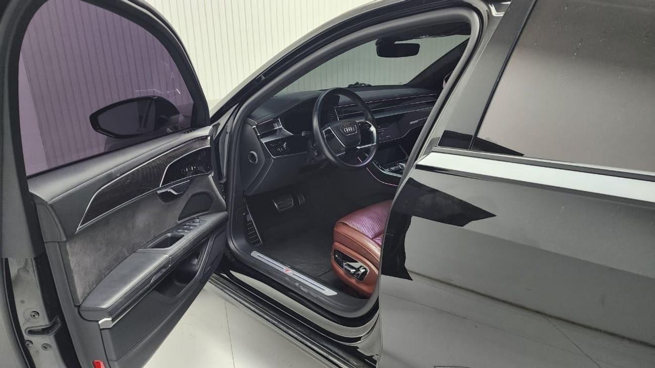 Audi S8 TFSI quattro 4.2L