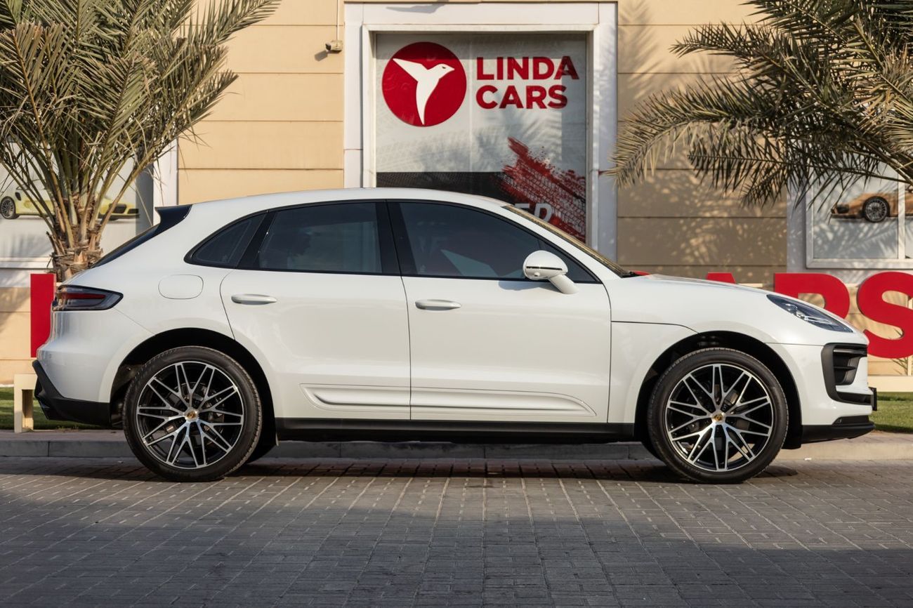 بورش ماكان Base