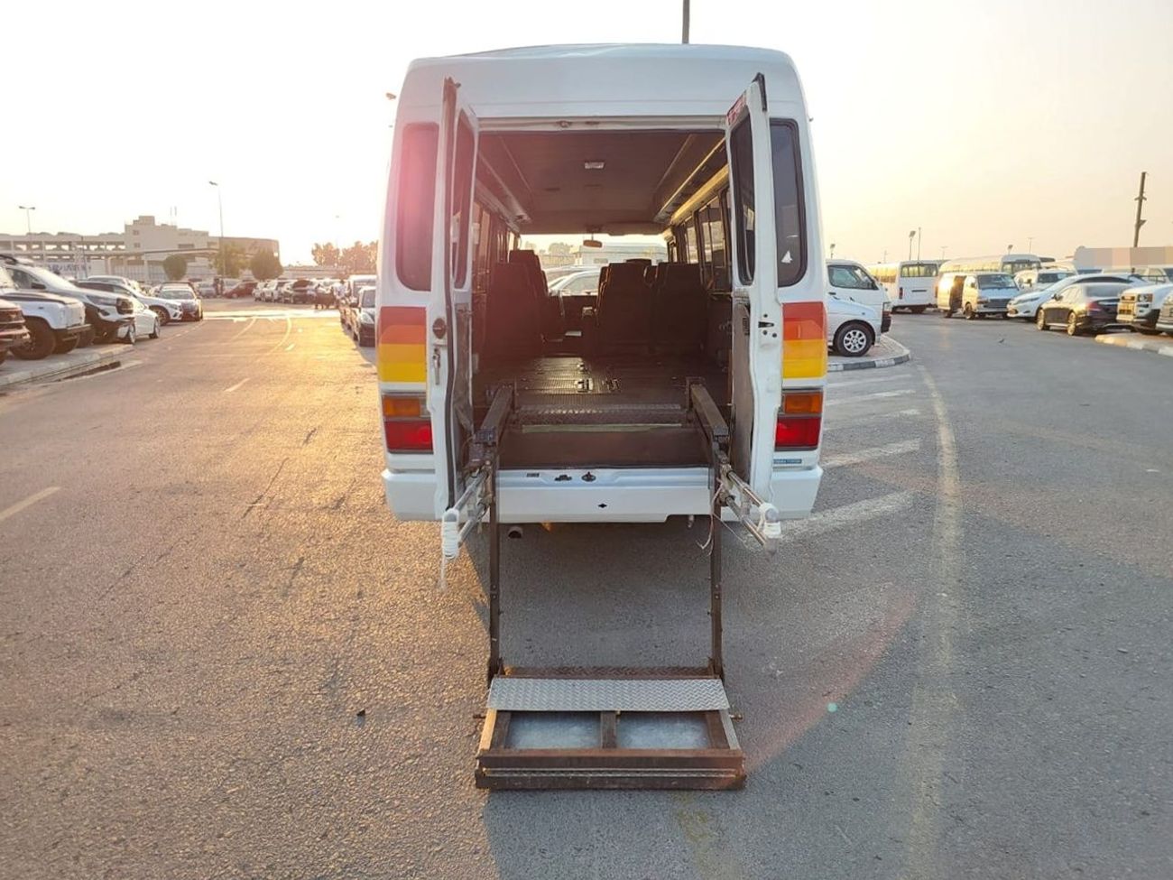 تويوتا كوستر TOYOTA COASTER BUS RHD 1992 MODEL 4.1 L DIESEL AUTOMATIC(PM04795)