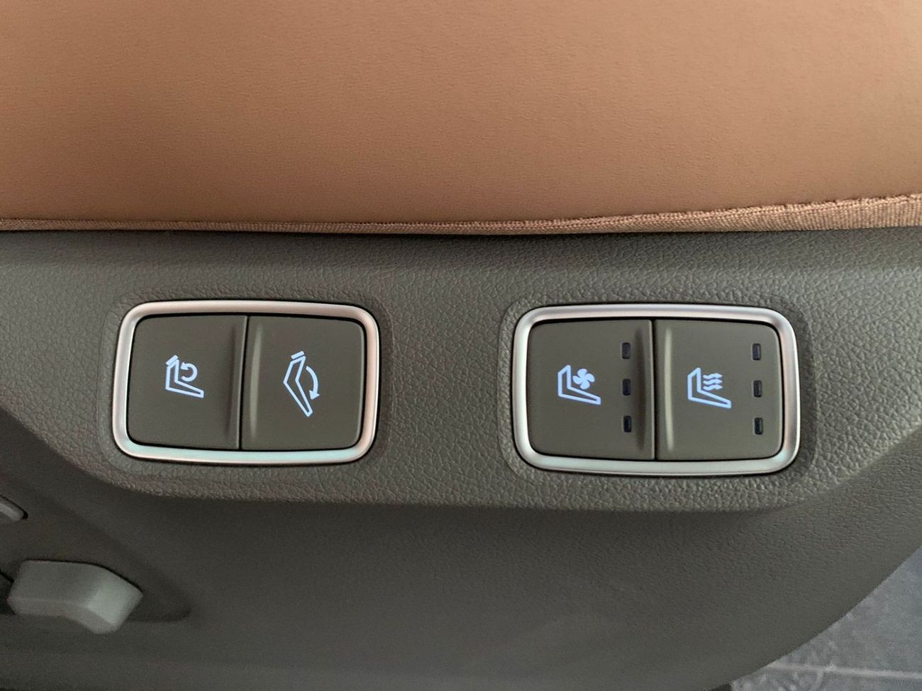 Hyundai Staria 2023 Hyundai Staria Premium C.E.O Edition 2.2L CRDI Automatic AWD