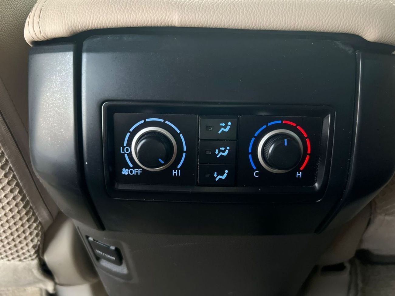تويوتا برادو TX-L 2019 4.0L V6 - AWD 4x4 - Electric Seat - Rear CAM & Sensors - Cool Box -