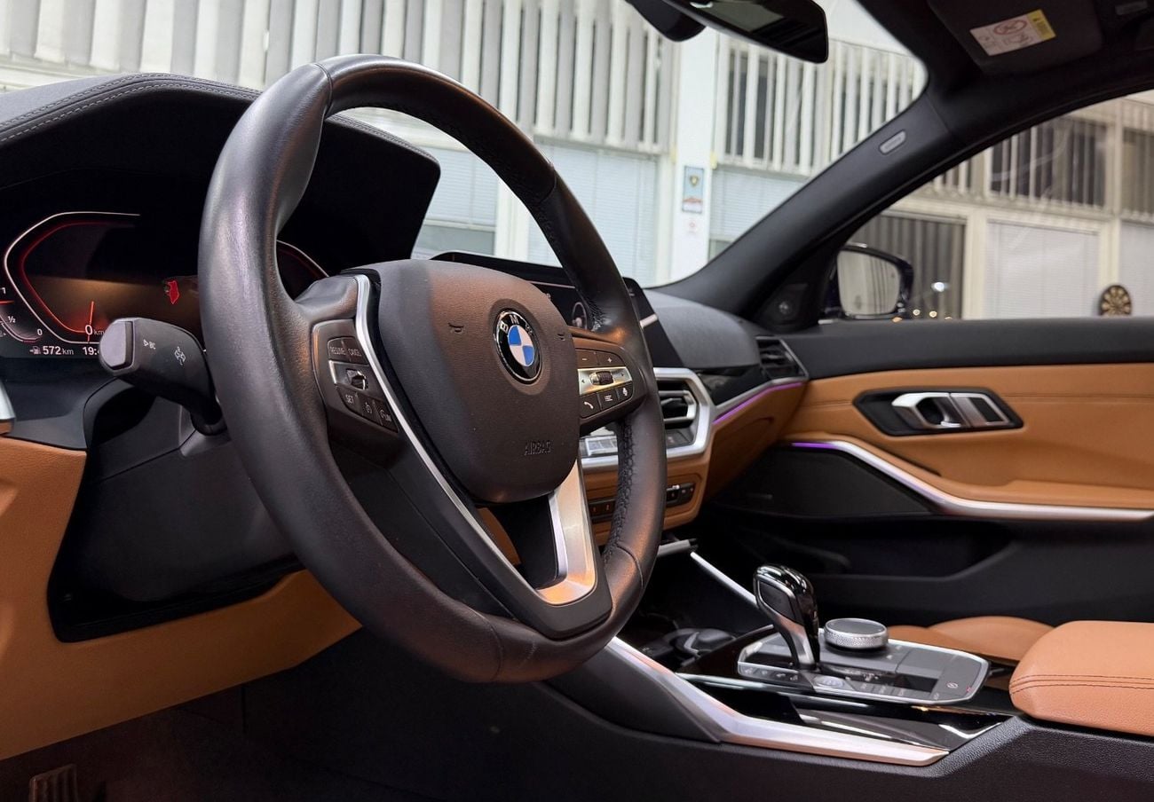 BMW 330i LUXURY LINE