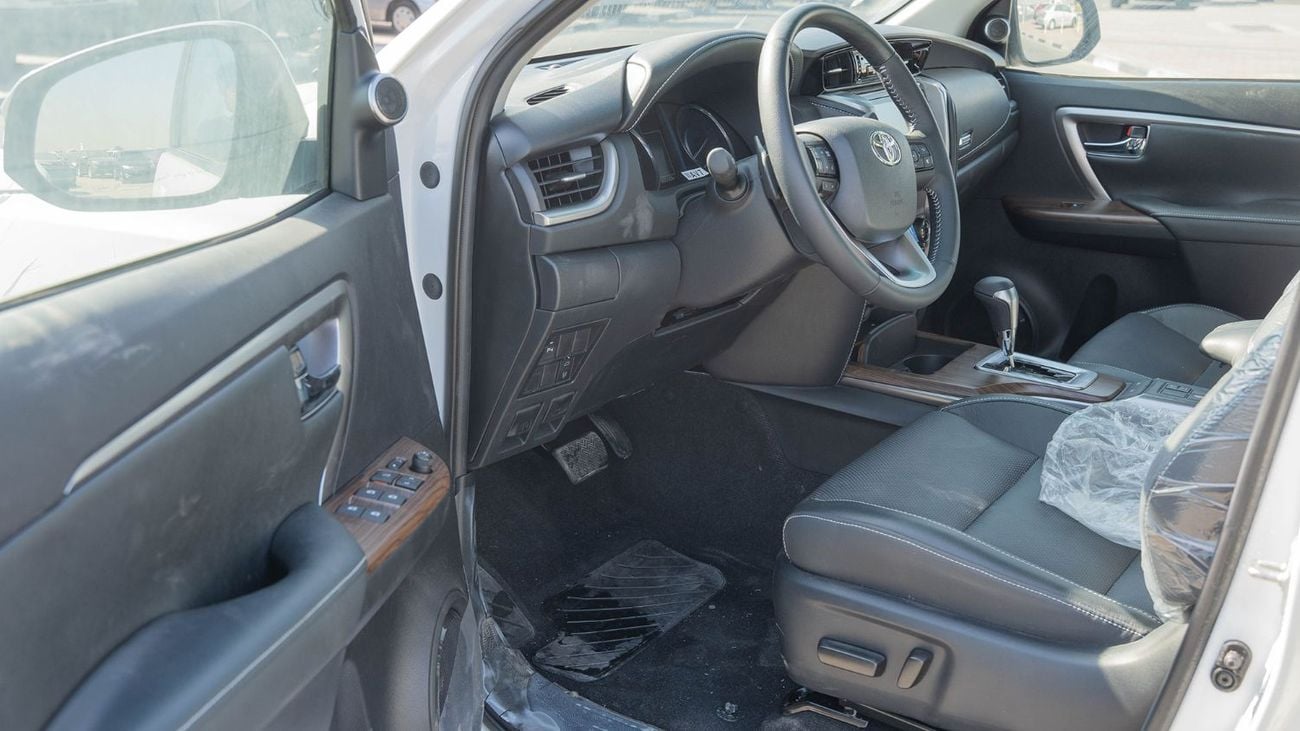 تويوتا فورتونر 2025 Toyota Fortuner Adventure SR5 V6 4.0L AT Petrol