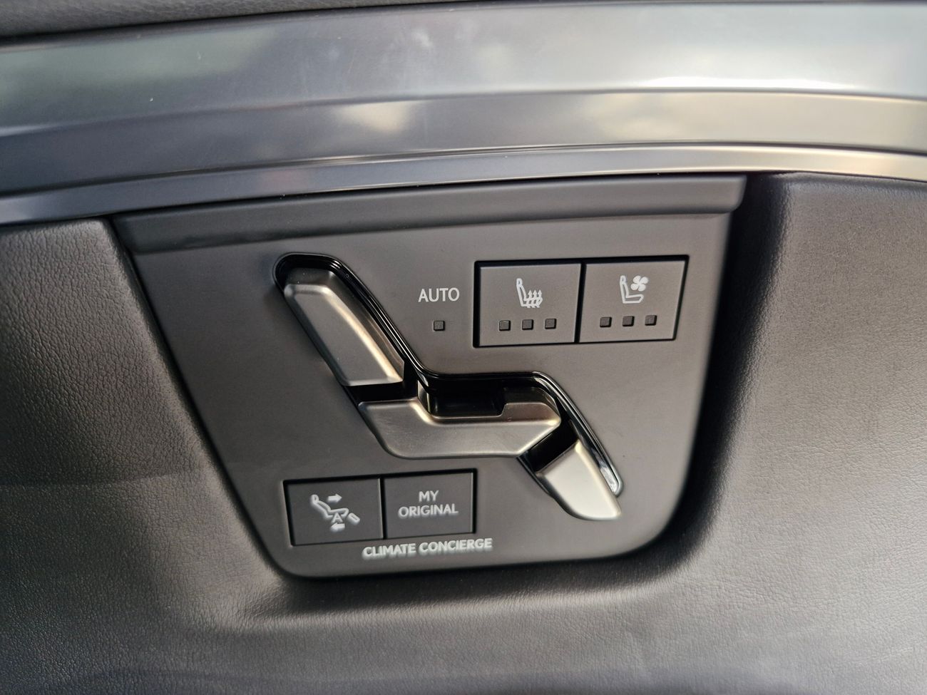 لكزس LM 350h AWD ULTRA LUXURY BRAND NEW 0KM