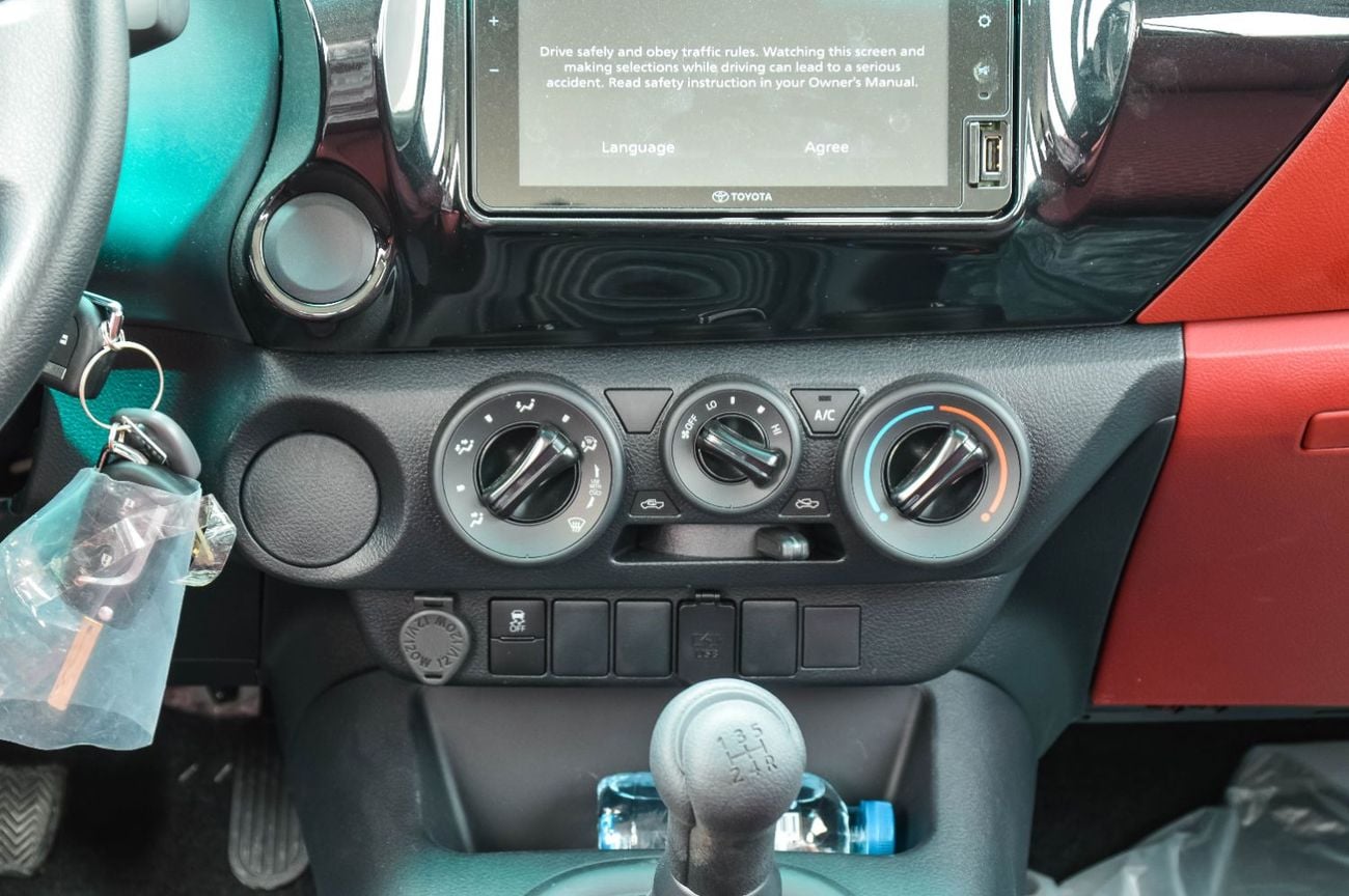 Toyota Hilux TOYOTA HILUX 2.7L RWD PETROL 4DOOR MT PICKUP 2025