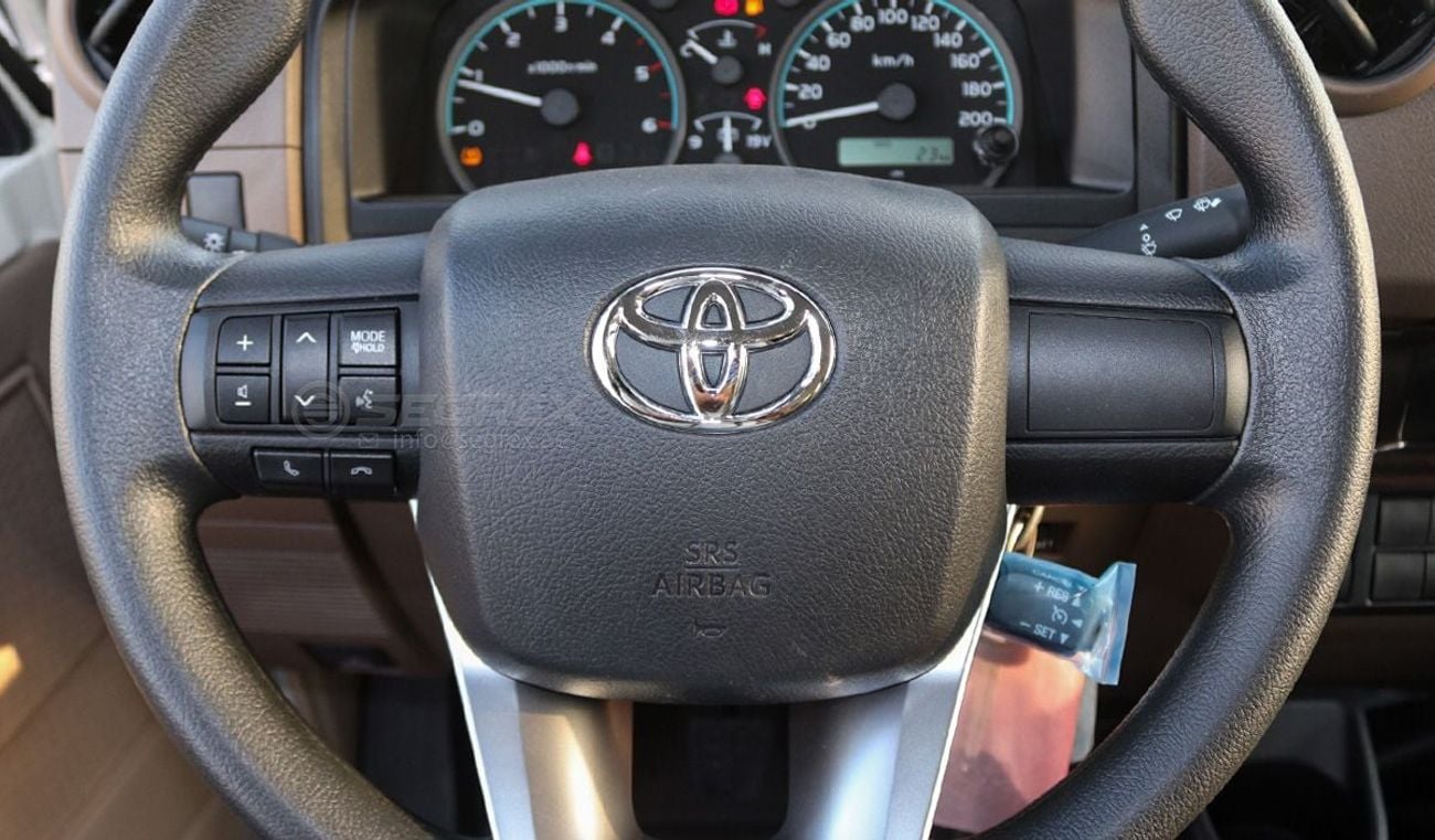 تويوتا لاند كروزر 70 2025 Model Toyota Land Cruiser Hardtop LC76, 2.8L Diesel 4WD 5M/T