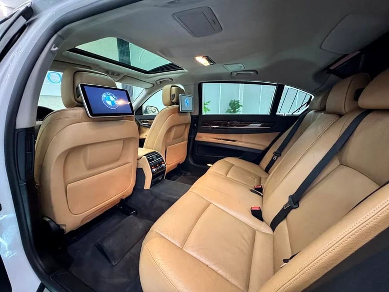 بي أم دبليو 730Li LOVELY WHITE 730Li V6 || FULL OPTION || GCC || ACCIDENTS FREE || CONDITION