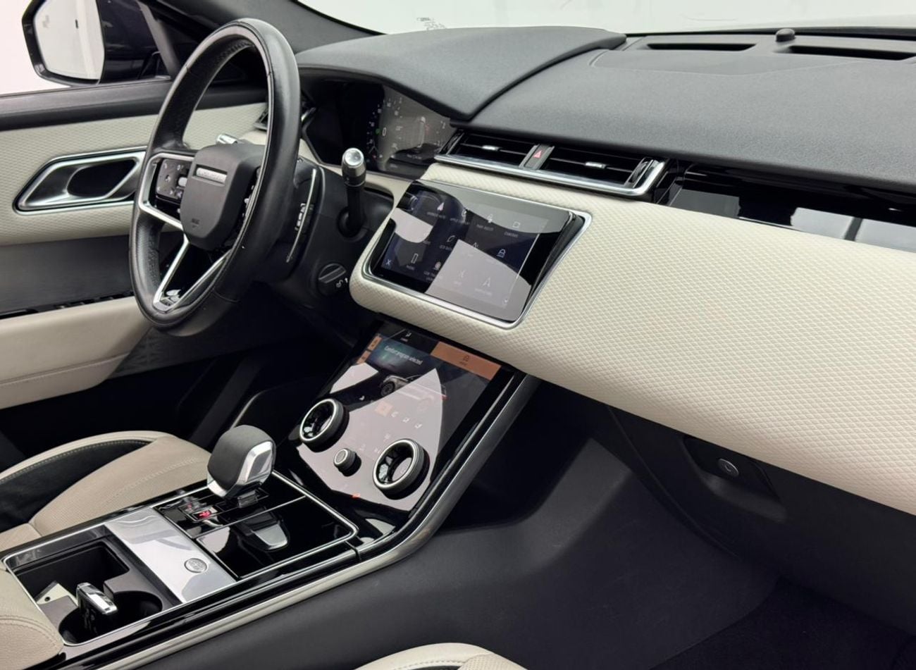 Land Rover Range Rover Velar 2021 Range Rover Velar R-Dynamic SE, 10/2026 Range Rover Warranty, Range Rover Service History, GCC