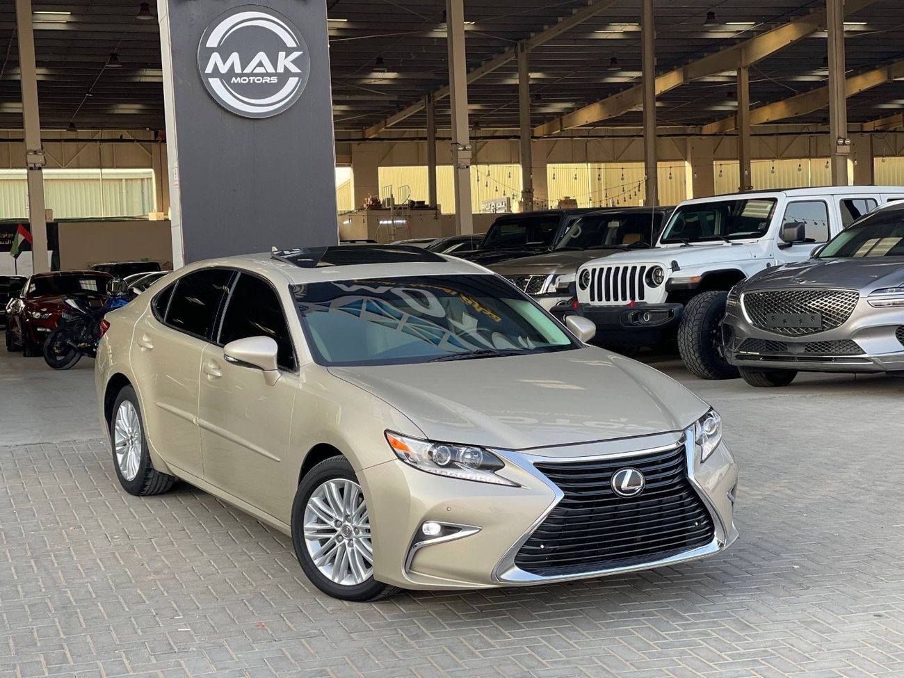 Lexus ES350 Platinum 3.5L 3.5 V6 / BIG SCREEN /COOLING AND HEATING SEATS / LOW MILEAGE / IN PERFECT CONDITION