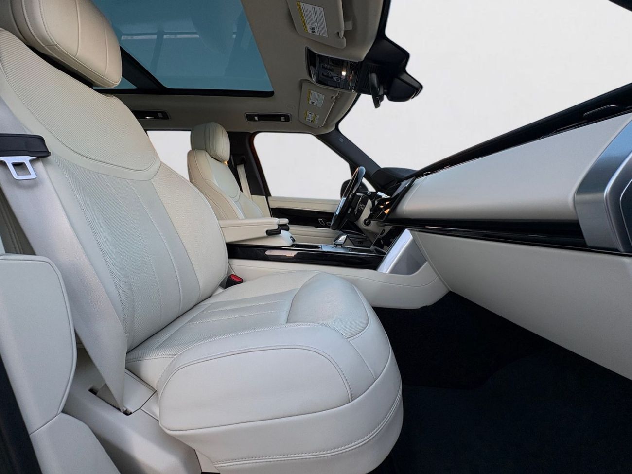 Land Rover Range Rover HSE P530 AED 8,400 P.M | 0% DOWN PAYMENT | RANGE ROVER VOGUE SE P530 | 4.4L TWIN-TURBO V8 – 523 HP |
