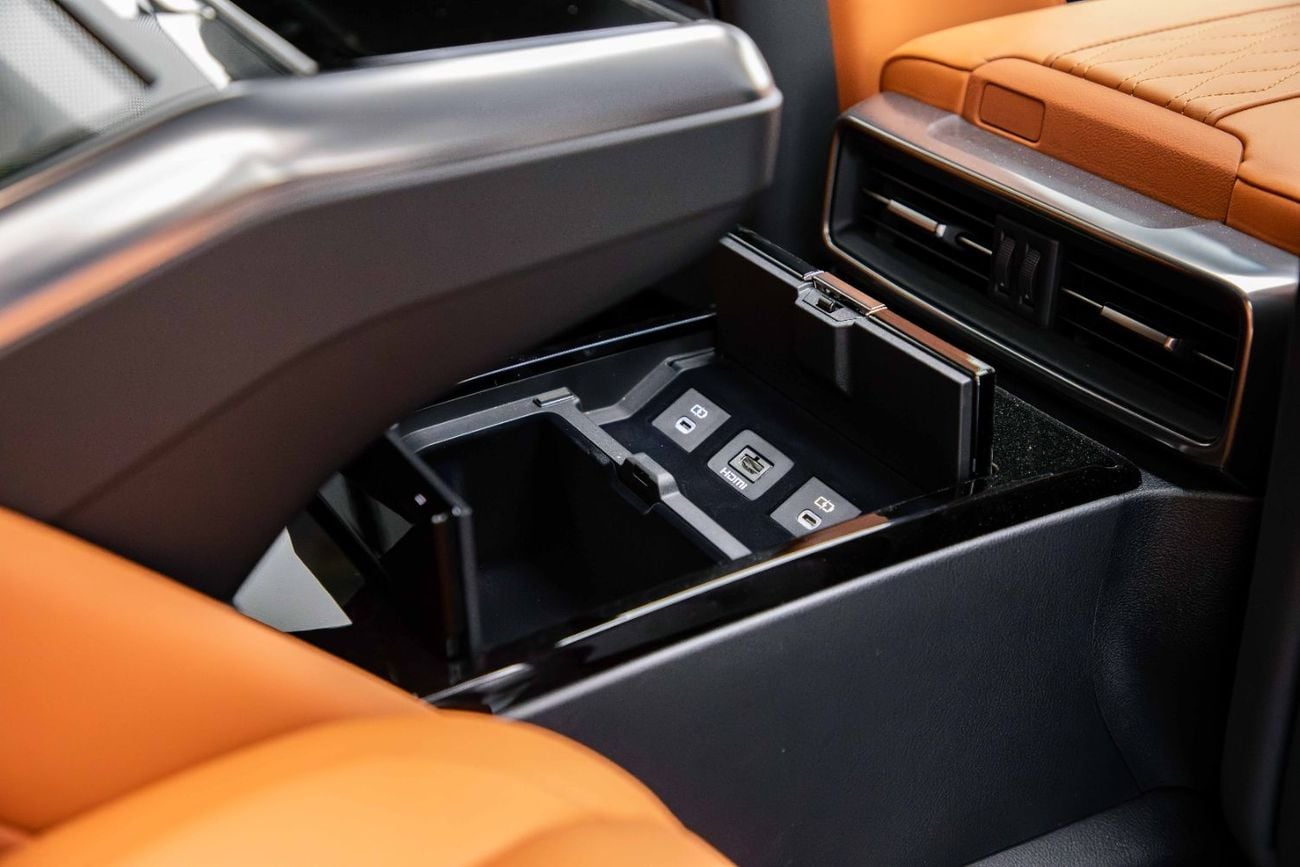 لكزس LX 700h VIP 3.5L - Graphite Black Inside VIP Sun Flair | Export Only