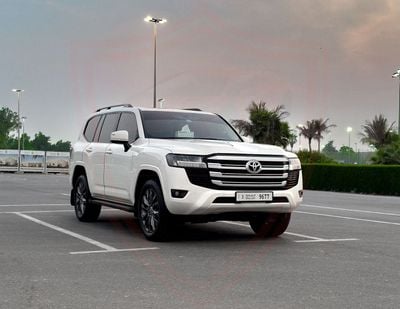 Toyota Land Cruiser VXR Toyota Land Cruiser | 3.5 L | 2022 | GCC | Accident-Free | In Excellent Condition | 3679 P.M