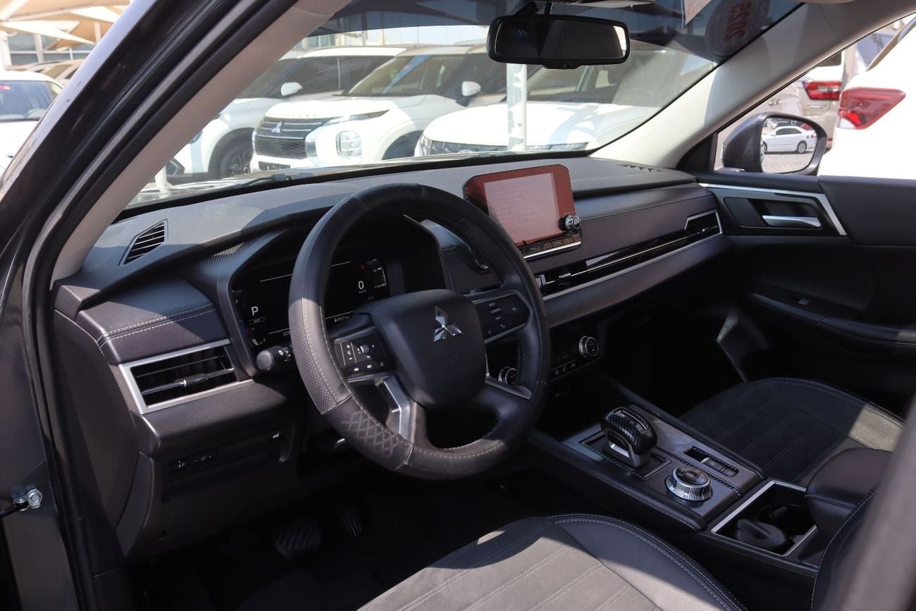 Mitsubishi Outlander GLX HIGHLINE ACCIDENTS FREE - GCC - H LINE - LOW MLAGE - PERFECT CONDITION INSIDE OUT