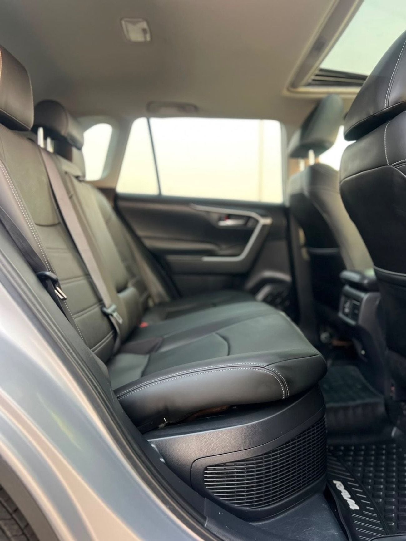 تويوتا راف ٤ 2021 Toyota Rav4 Hybrid XLE Full Option 2.5L V4 - Rear Camera  Leather Seat - AWD 4x4 - Sunroof -