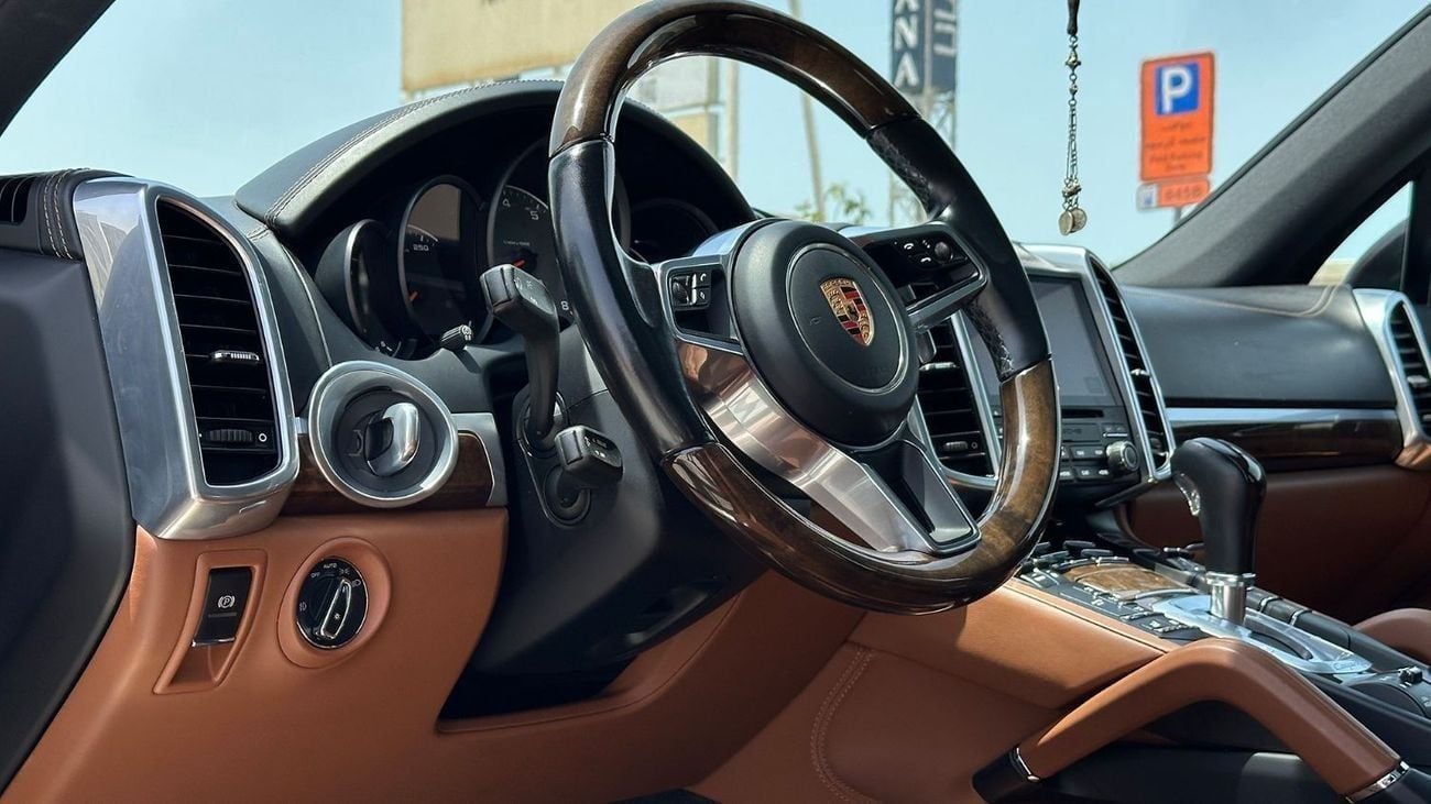 Porsche Cayenne S Platinum Edition 2018 GCC Full Service History