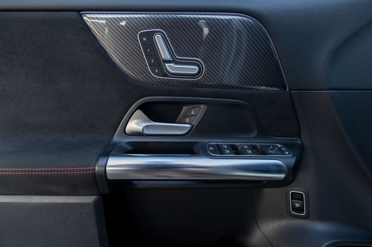 Mercedes-Benz GLA 200 Premium 1.4L