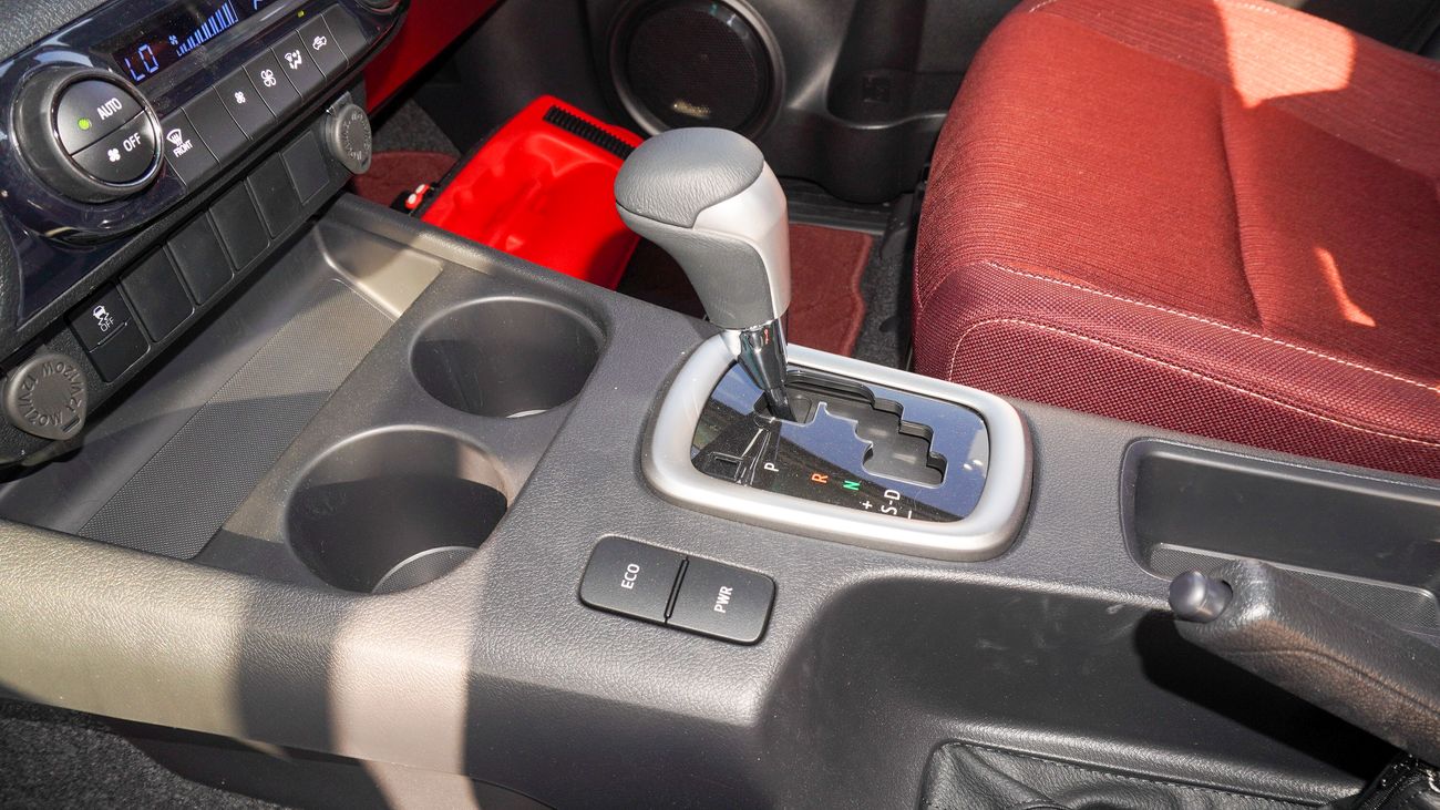 Toyota Hilux SR5 2.7L 4WD A/T