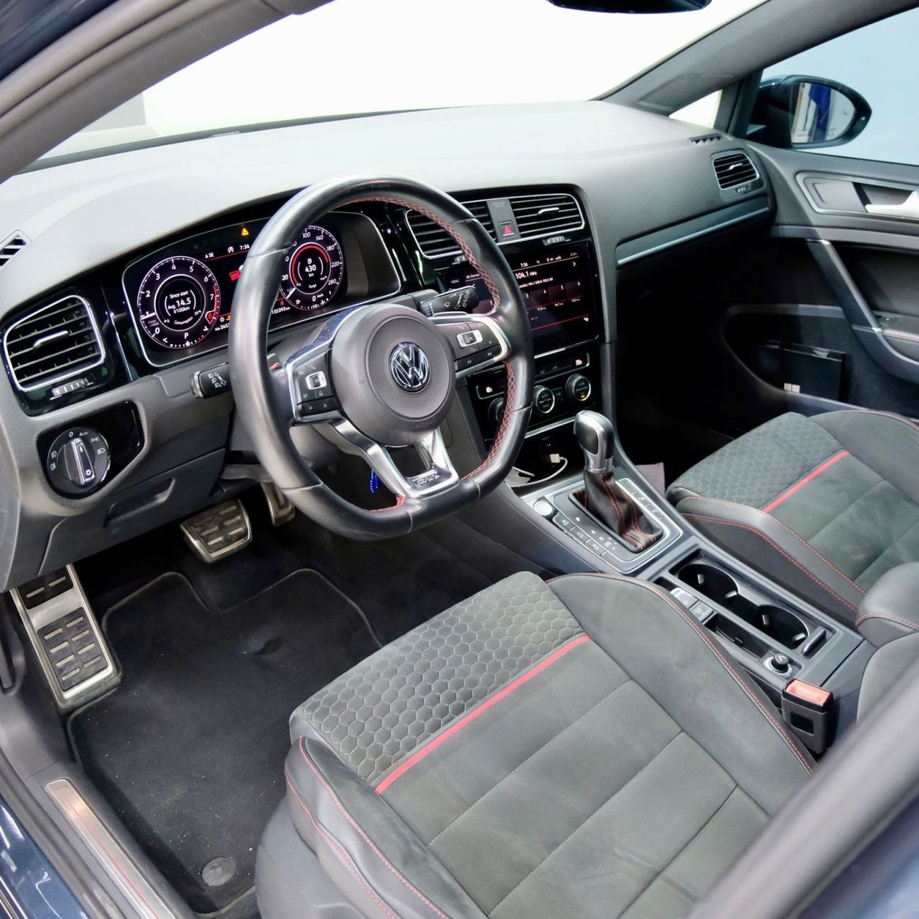 فولكس واجن جولف GTI 2.0L