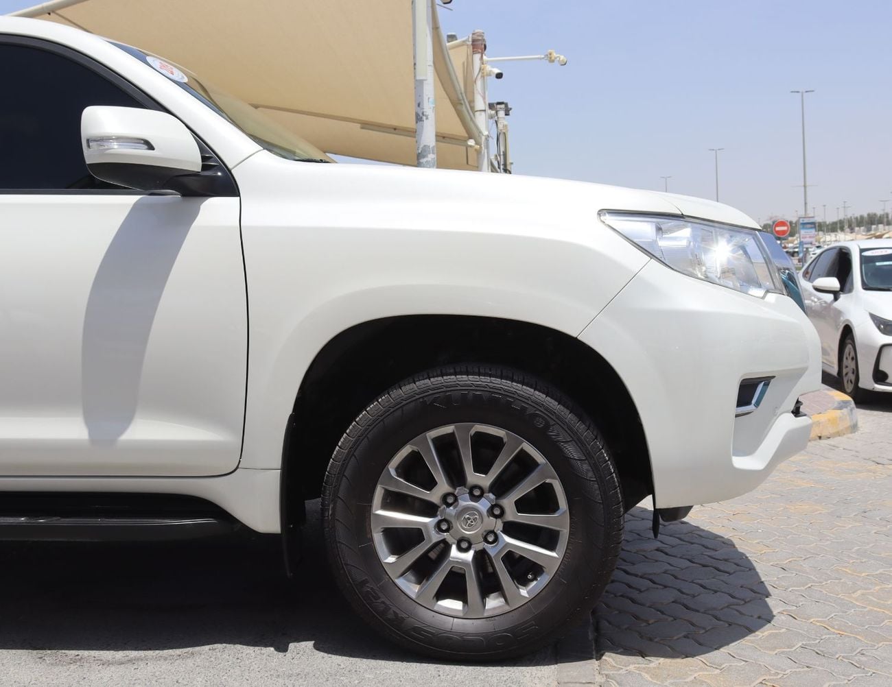 Toyota Prado EXR 4.0L 4WD Toyota Prado - 2019 - GCC - 4.0L - 6 (V )- 7 Seats - 4*4 - Excellent Condition Inside a