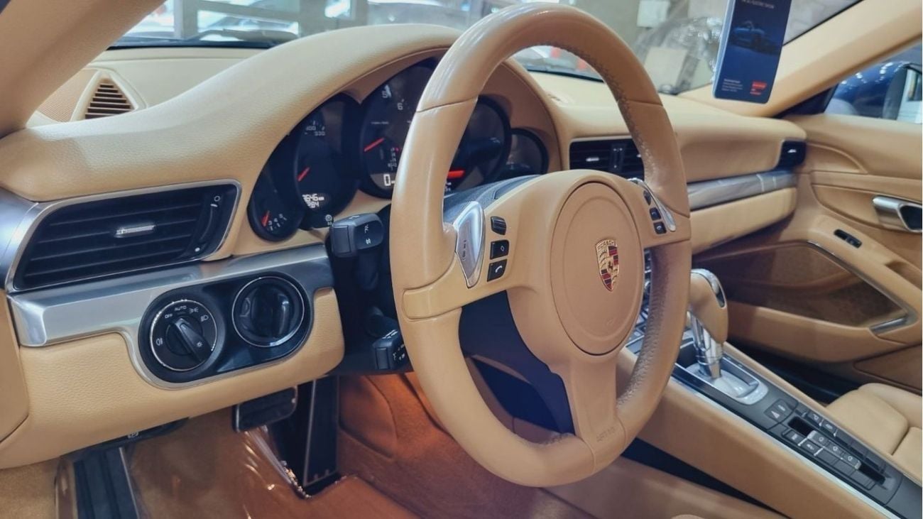 بورش 911 CARRERA PORSCHE CARRERA 2013 GCC WITH 68K KM FULL PORSCHE SERVICE HISTORY IN GOOD CONDITION FOR 220K AED