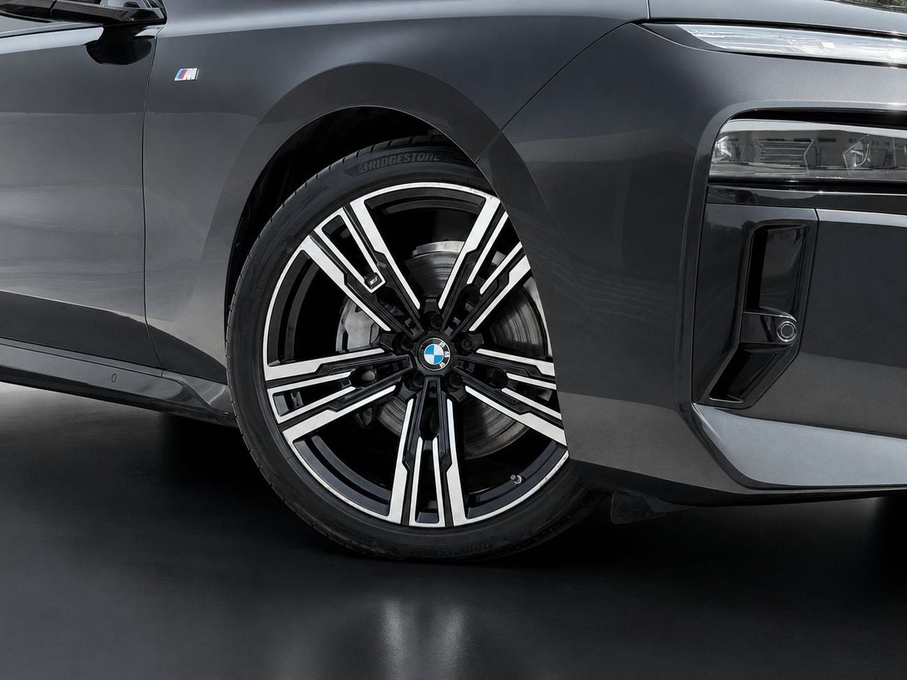 بي أم دبليو 735i M SPORT INDIVIDUAL