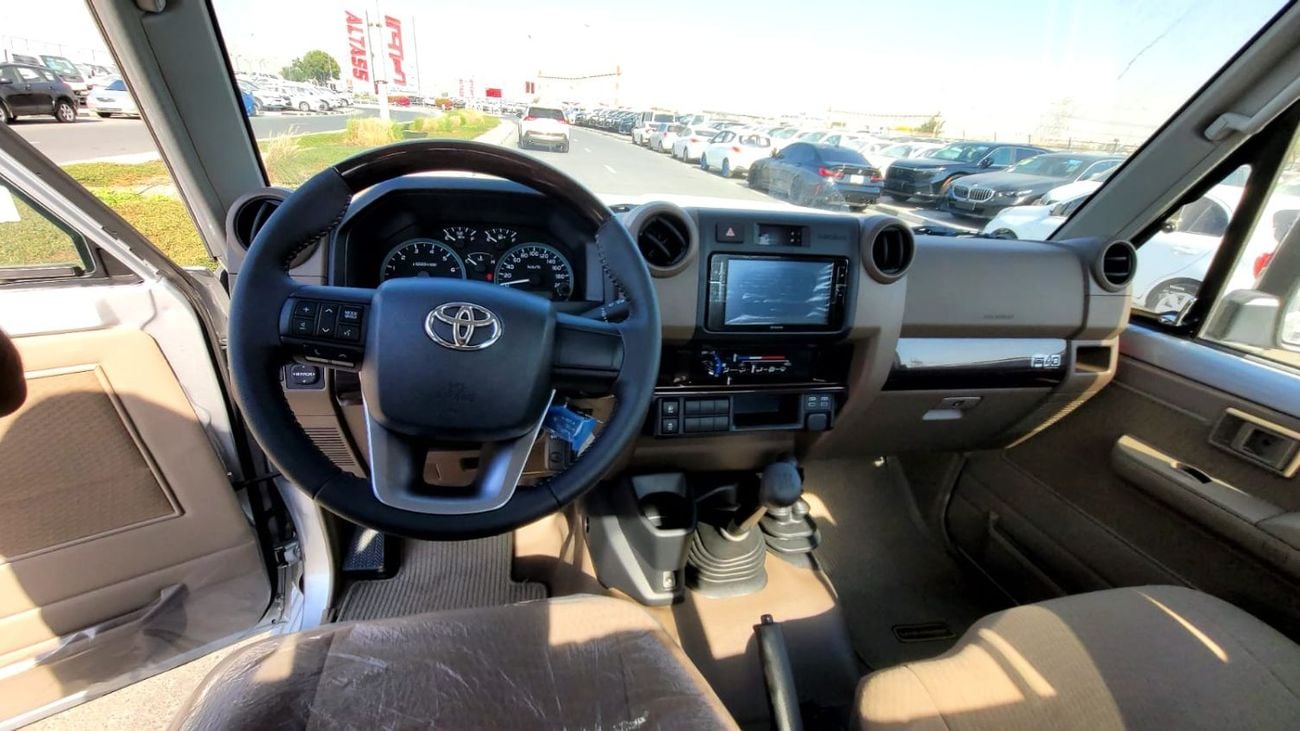 تويوتا لاند كروزر بيك آب Std 4.0L Single Cab Utility 4WD