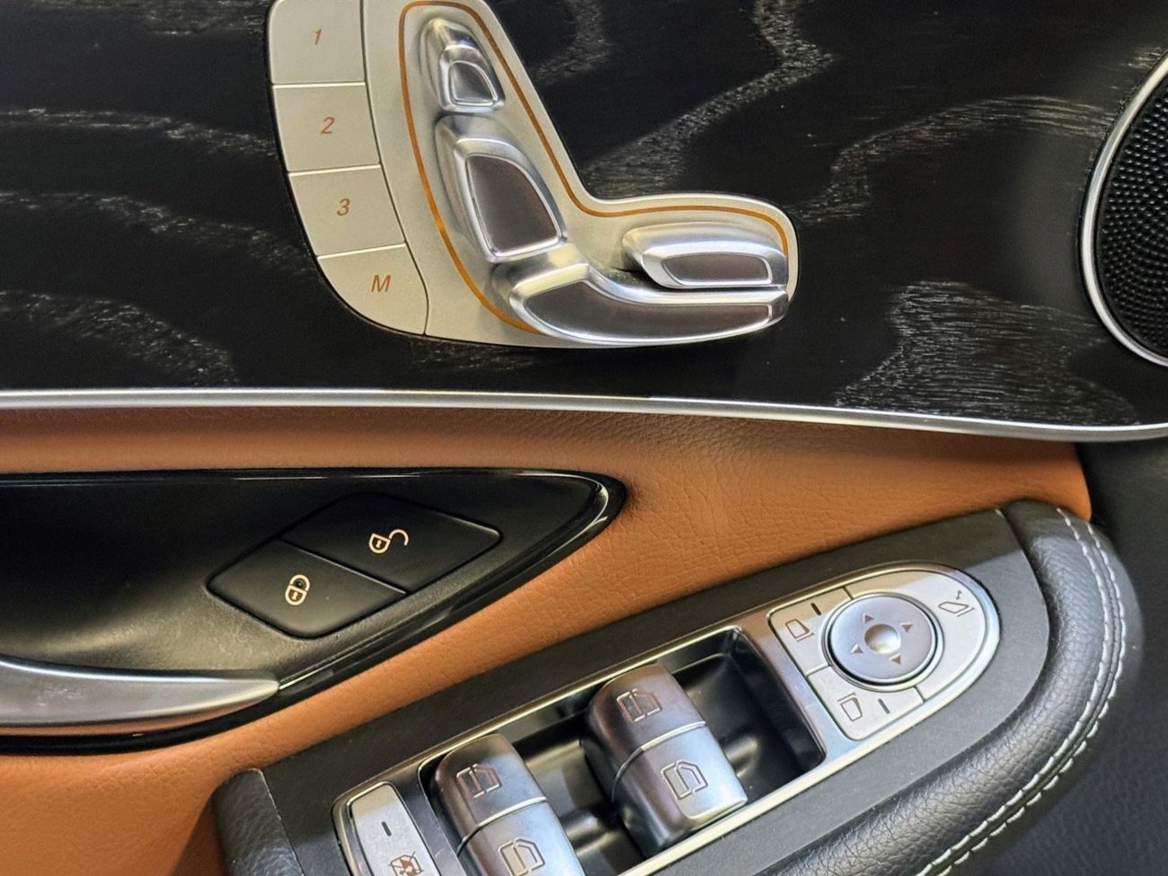 مرسيدس بنز GLC 200 Premium + 2.0L