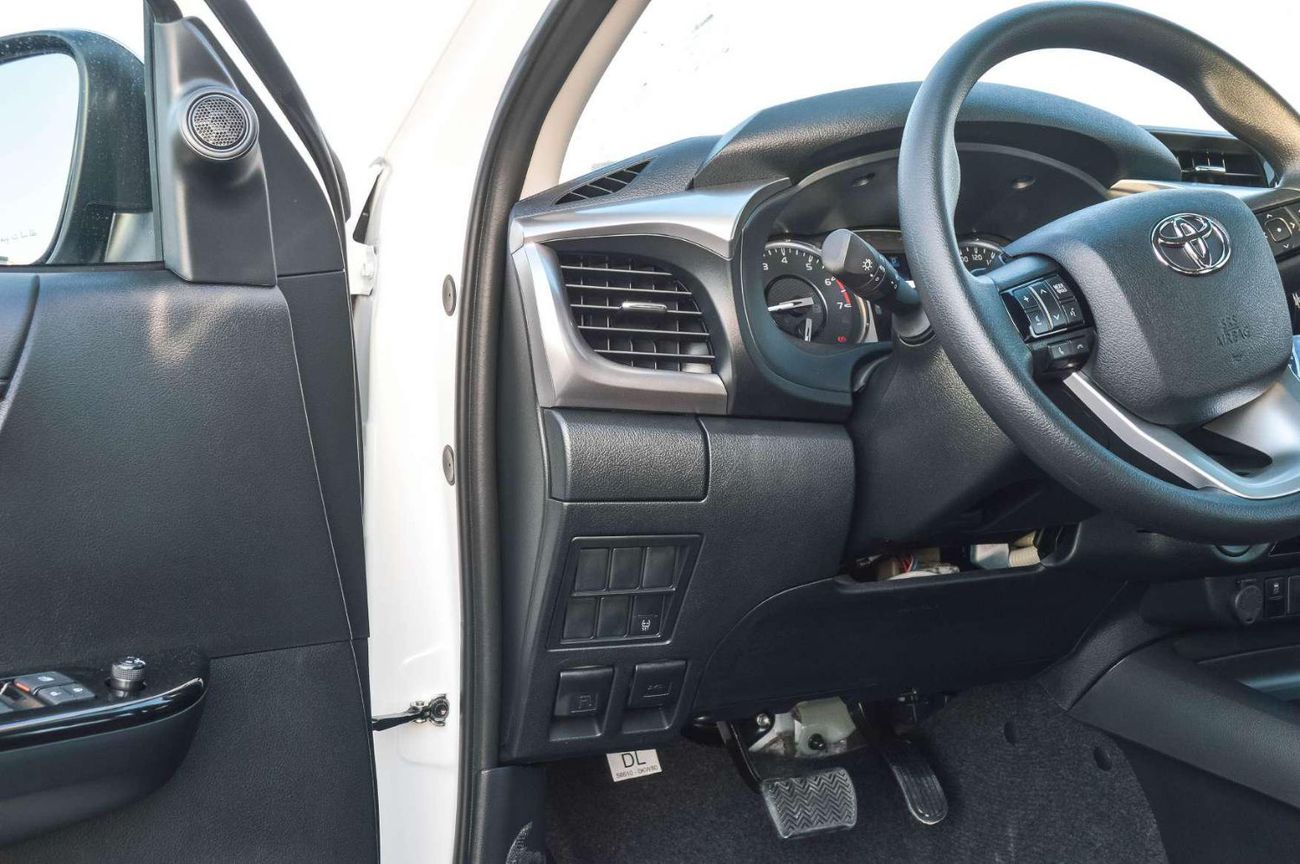 تويوتا هيلوكس TOYOTA HILUX 2.7L 4WD PETROL PICKUP 2025