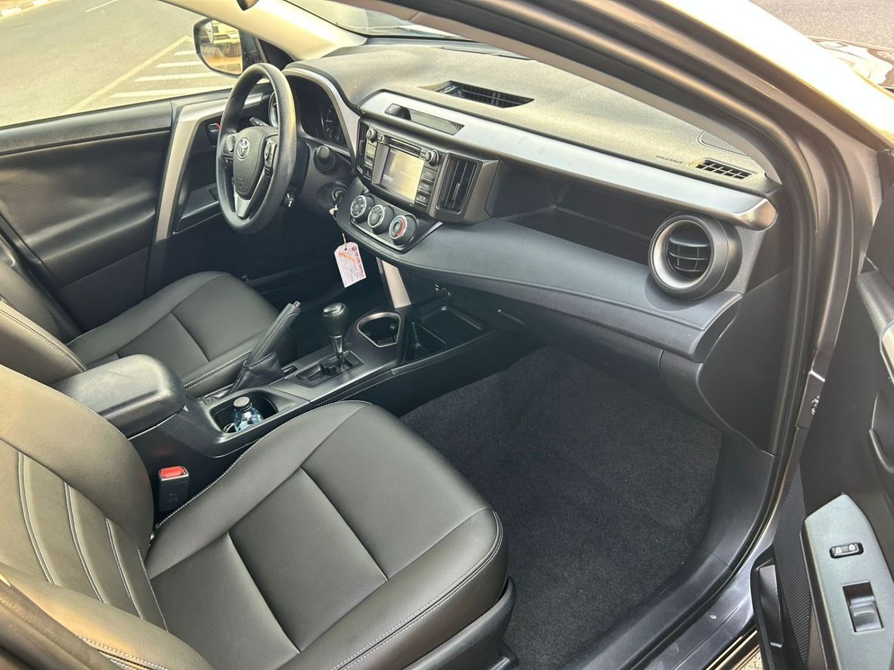 Toyota RAV4 2018 Toyota Rav4 LE 2.5L V4 Mid Option - 4x4 AWD - Leather Seats - Rims -