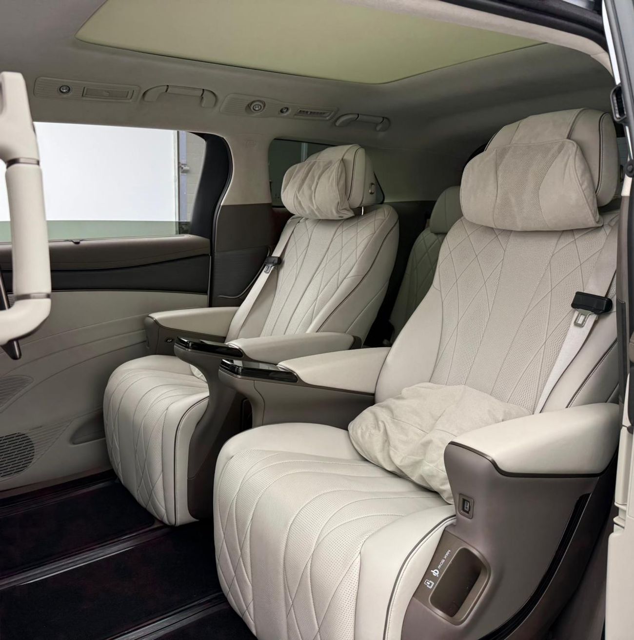 Denza D9 2023 Denza D9, Warranty, Very Low Km, Pilot Seats, Fully Loaded, Excellent Condition, Chinese