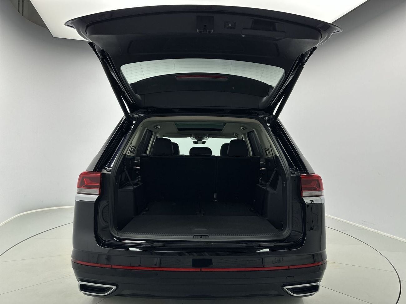 Volkswagen Teramont Comfortline 3.6L (Ref#53848) / 34,100 AED SAVINGS from New Car