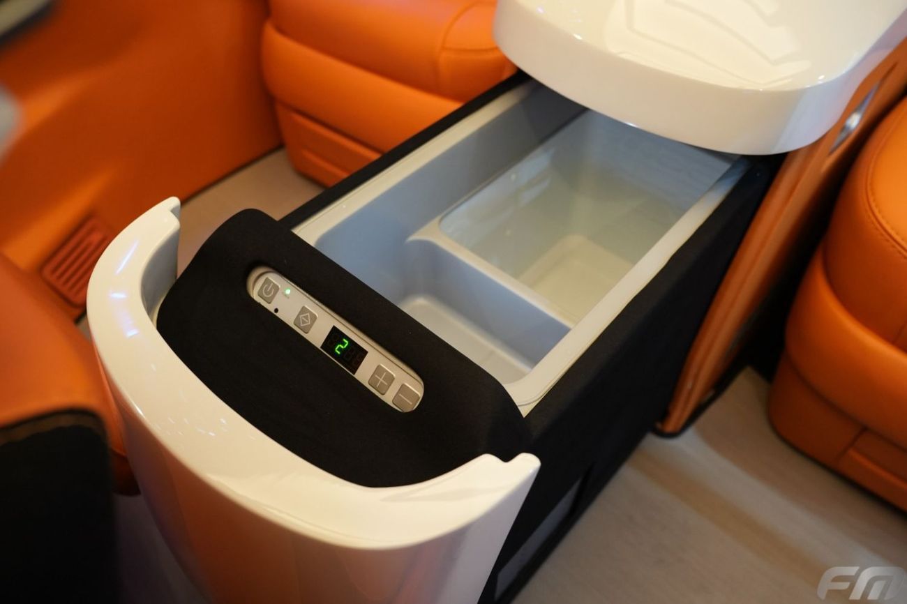 Mercedes-Benz V 300 MERCEDES‑BENZ V300 VIP BUSINESS VAN –  FULL LUXURY OPTION | BRAND NEW | GCC | 2025