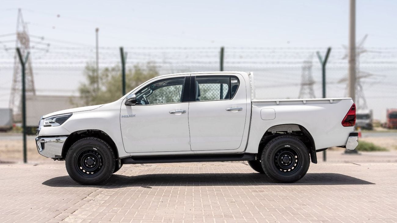 Toyota Hilux 2026 Toyota Hilux 2.4L MT Diesel DC (White-Black)