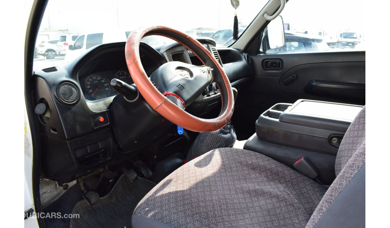 نيسان أورفان Nissan Urvan Delivery Van, model:2009.