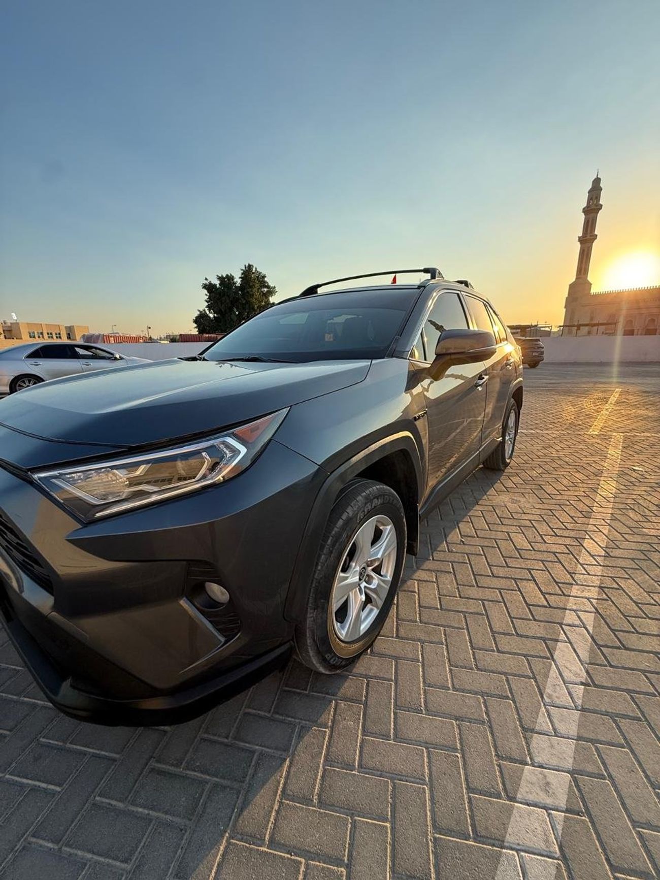 تويوتا راف ٤ XLE 2.5L